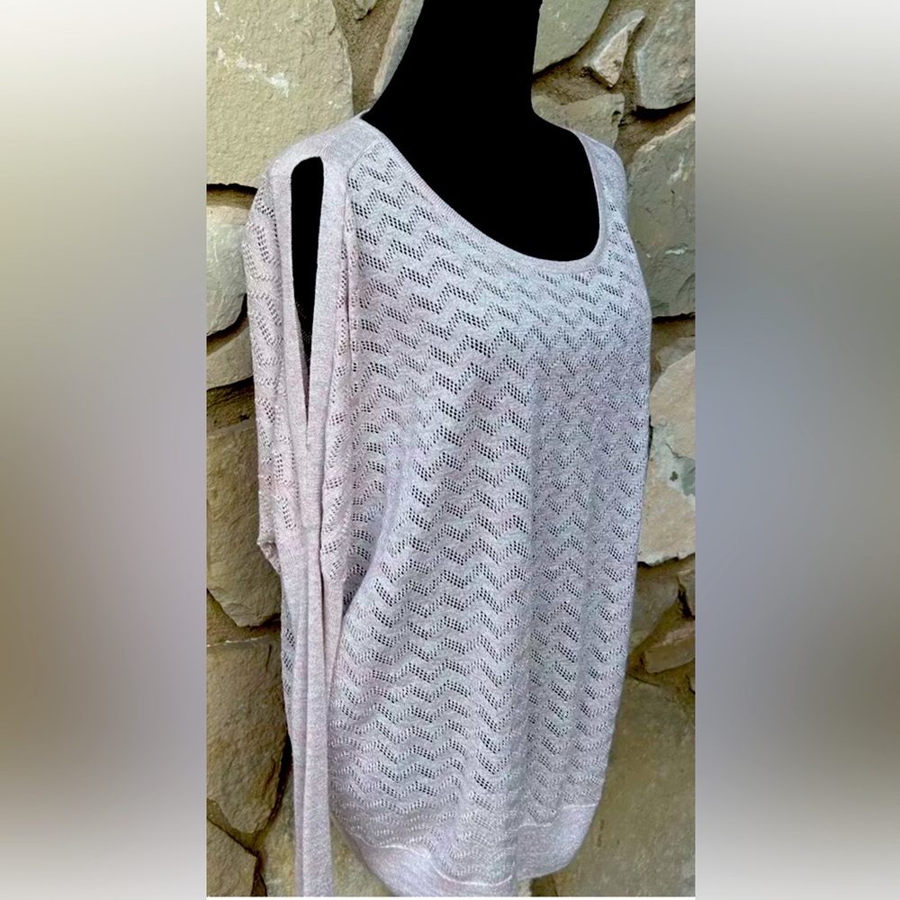 Ruff Hewn Valentines Sweater Medium Pink Cold Shoulder Metallic Accent‎